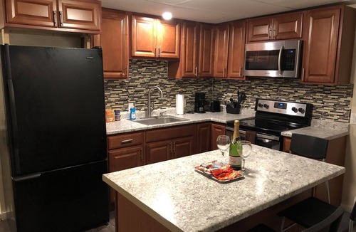 West End Apartment | Updated 2 Bedroom with Roof deck and backyard