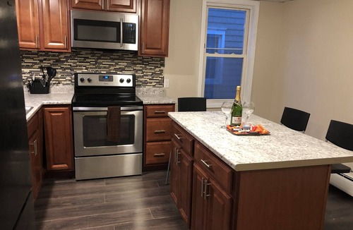 West End Apartment | Updated 2 Bedroom with Roof deck and backyard