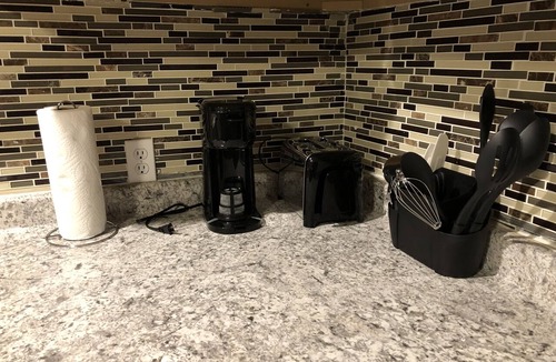 West End Apartment | Updated 2 Bedroom with Roof deck and backyard