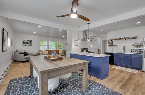 Lake Erie Beach Cottage | Updated 3 bedroom Lake Erie cottage steps from the water