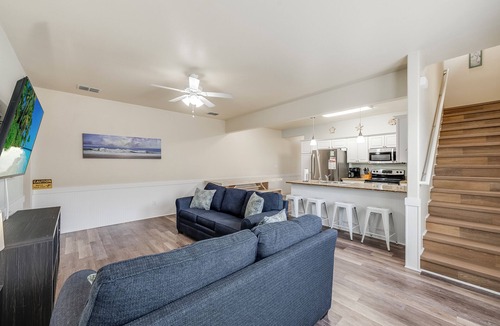 Corpus Christi House | Updated Coastal Duplex | Heated Pool & Walk to the Beach