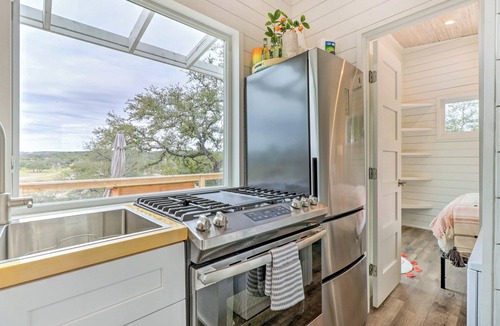 Lakehurst House | Updated Texas Tiny Home Rental on Lake Travis