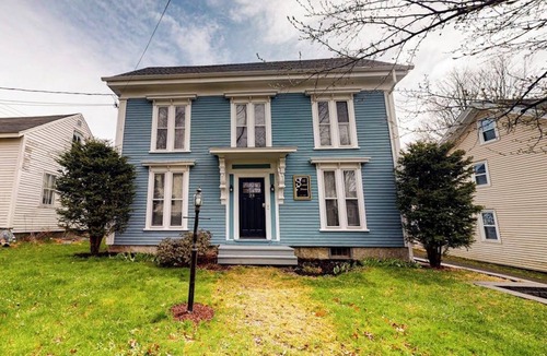 Bucksport House | Upper Corbel - Charming upstairs duplex with fast WiFi, partial AC, & walkable location