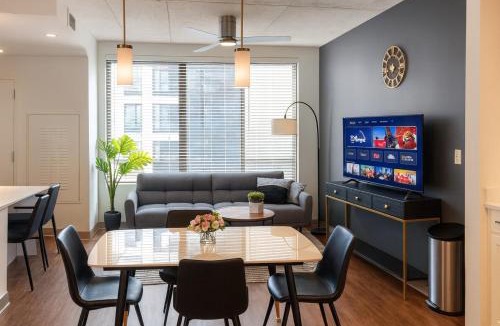 Birmingham Apartment | Upscale 2BR Apt Rooftop Deck and Fitness U14
