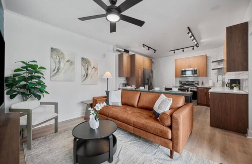 Shadyside Apartment | Upscale Double King Suite|4 Beds| Premier Location