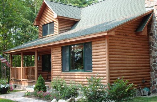 Fryeburg House | Upscale Fryeburg Cabin: Hot Tub + Billiards Table!