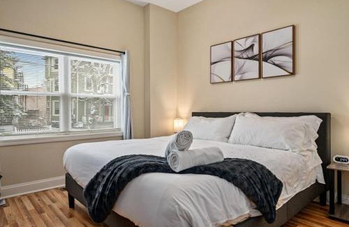 Shadyside Apartment | Upscale Shadyside Double King Suite, Private entrance with front porch