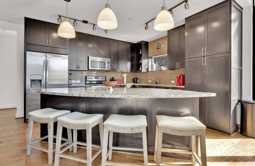 Uptown Apartment | Uptown Dallas 3BR | Rooftop, Pool, Gym & Parking