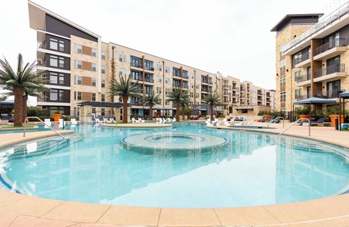 Addison Apartment | Urban 1-bedroom apartment in Addison with WiFi, AC & Reserved Parking