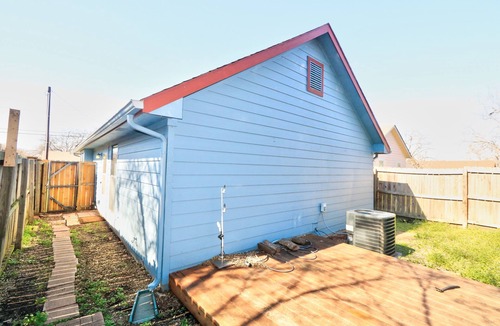 Plano House | 🌿 Urban Comfort in Plano downtown 2BR House with Yard & Exclusive Parking Spots