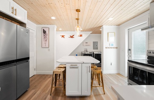 Butler Apartment | Urban Nest. Luxe Loft Downtown Butler. Walk to dining and Shopping.