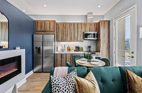 Cedars Apartment | Urban Zen: Dallas 1BR w/Gym & Parking
