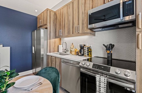 Cedars Apartment | Urban Zen: Dallas 1BR w/Gym & Parking