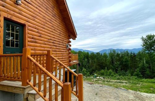 Bethlehem Villa | UV Log home with direct Cannon Mountain views Minutes to attractions Fireplace Pool Table AC