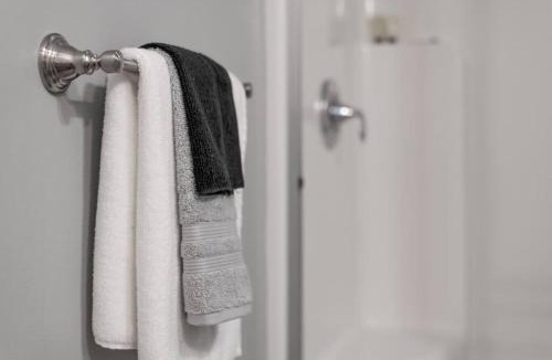 Bangor Apartment | Vacation & Entertainment-2 BD Game Room Retreat