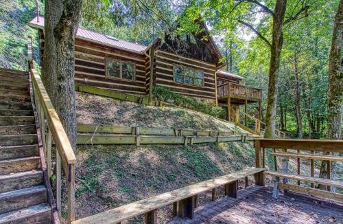 Sevierville House | Valhalla - Private Rustic Getaway cabin