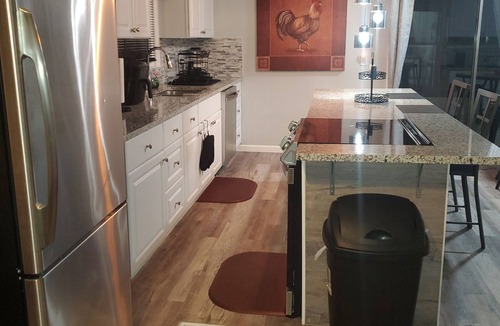 Euclid House | Valley Creek Place, A Charming 3-bedroom home with a Creek view & Wi-Fi
