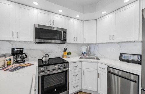 Kahana Apartment | Valley Isle Oceanfront Studio Sleeps 4 Villas Peaceful Retreat Complimentary Car with 6 Nights VIR-107 by KBM