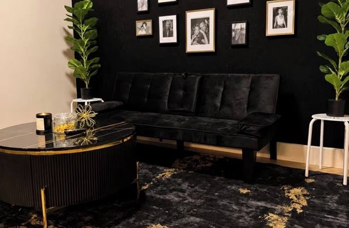 Deep Ellum Apartment | Velvet Nights Dallas/90s Vibe Luxury Apartment in Deep Ellum! WORLD CUP READY