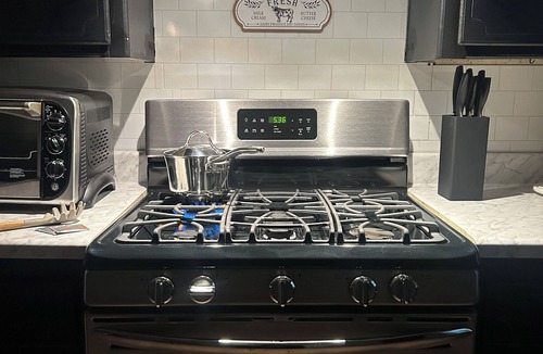 Fort Smith House | Very cute 3 bedroom house, BBQ, fire pit, outdoor movie, pizza oven, gated