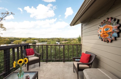 Barton Hills Condo | View, 1 King bed & sleeper; .33 mi to Barton Springs/Zilker Park, @2 mi to DT!