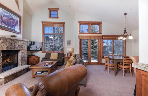Breckenridge House | Villa at Mountain Thunder: Ski-In, Walk to Town & Gondola, Pool, Hot Tub
