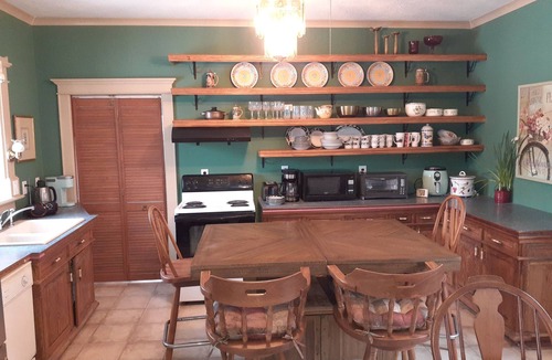 Richmond House | Village House, Sleeps 16, Free Parking, Walk to town, Mid-coast hub