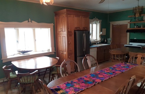 Richmond House | Village House, Sleeps 16, Free Parking, Walk to town, Mid-coast hub