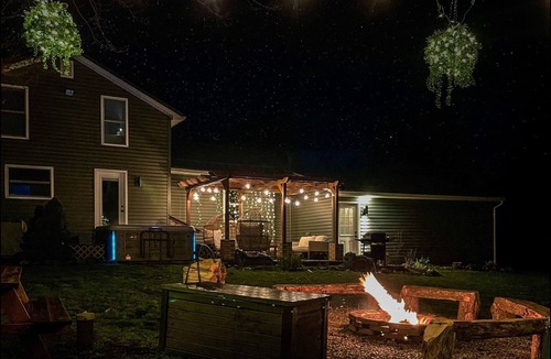 Madison Cottage | Vineyard View | Walk to Wineries & River| Hot Tub