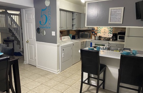 Virginia Beach House | Vintage 3 bed,2.5 bath townhouse 10 mins to ocean