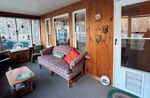 Schroon Lake House | Vintage 4-bedroom house with WiFi in Schroon Lake