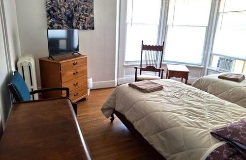 Erie House | Vintage Inn Erie