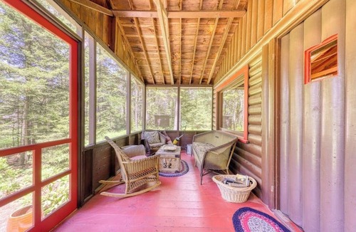 Boothbay Harbor Cabin | Vintage, Log Cabin in the Woods with Beach Club Access About One Mile Away