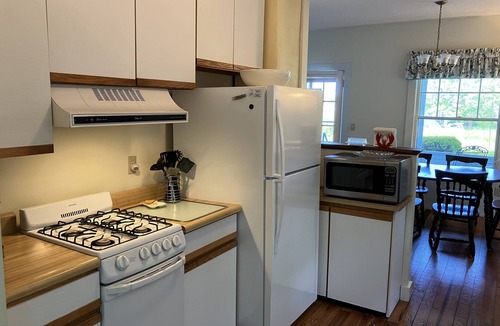 Round Pond Cottage | Vintage Maine Cottage - Water Views and Water Access