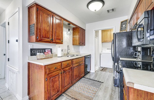 Joplin House | Visit Route 66! Pet-Friendly Joplin Gem w/Yard