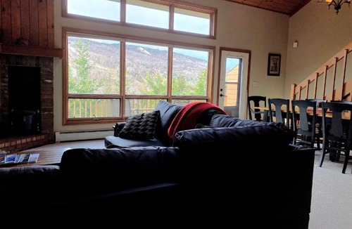 Carroll Villa | W1 Cozy and comfortable Bretton Woods condo with ski slope views fireplace
