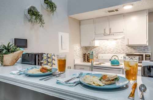 Central Arlington Apartment | Walk Stadiums✶2 Car Parking✶King Bed✶WiFi✶4K TVs #44