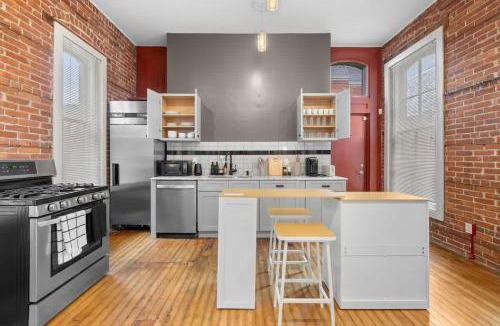 Allentown House | Walk to Allentown with Free Parking and WFH Space