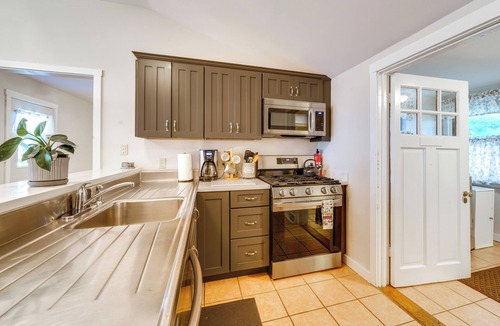 Edinboro House | Walk to Beach & Lake: Idyllic Escape in Edinboro!