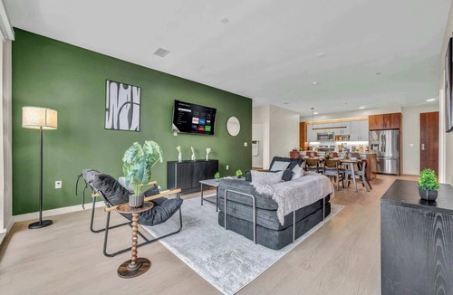 Little Italy House | Walk to CWRU w KingBed, Balcony, Gym, Parking, WD