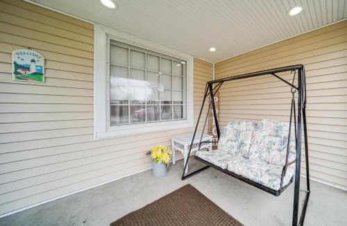 Edinboro House | Walk to Edinboro Lake: Cozy Cottage w/Porch!