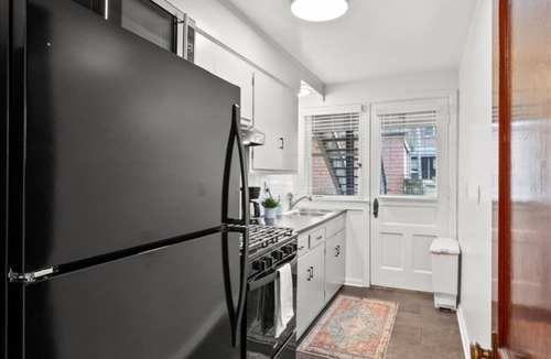Clintonville Apartment | Walk to High St Free Parking & Private Backyard