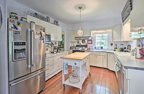 Hammondsport House | Walk to Keuka Lake! Fun, Spacious Retreat w/Pool