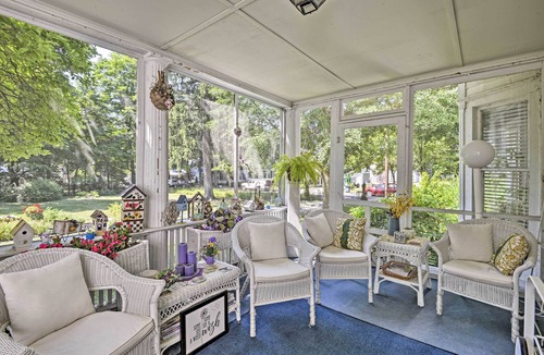 Hammondsport House | Walk to Keuka Lake! Fun, Spacious Retreat w/Pool