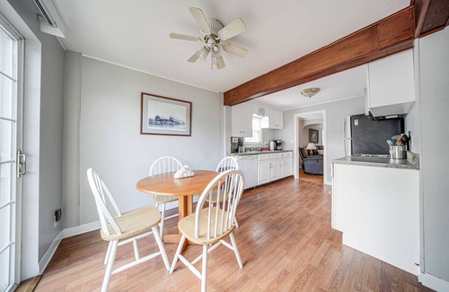 Erie Cottage | Walk to Lake Erie & Beach Access: Home w/Deck!