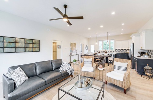 Madison-on-the-Lake House | Walk to Lake Erie: Sleek Retreat w/Screened Patio