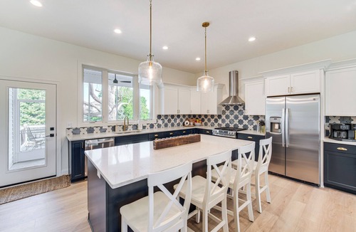 Madison-on-the-Lake House | Walk to Lake Erie: Sleek Retreat w/Screened Patio