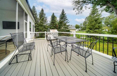 Madison-on-the-Lake House | Walk to Lake Erie: Sleek Retreat w/Screened Patio