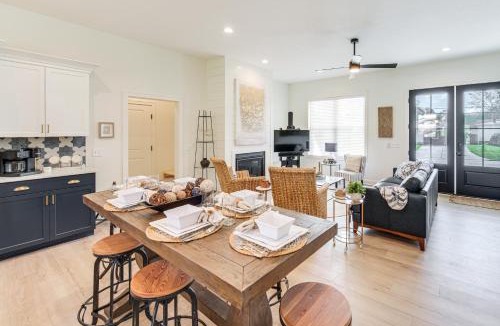 Madison-on-the-Lake House | Walk to Lake Erie: Sleek Retreat w/Screened Patio