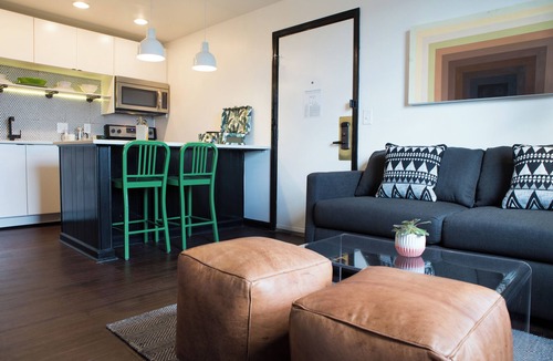 Rutledge Hill House | Walk to Live Music + DT | Shared Patio + Stylish Suite | SoBro Guest House
